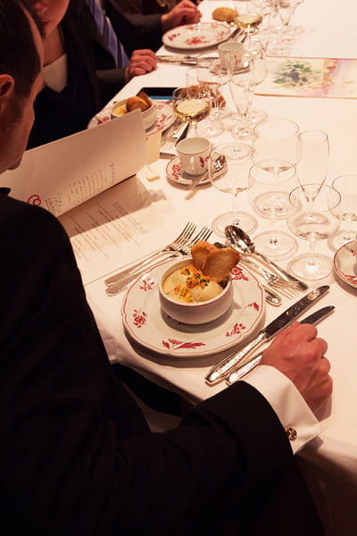 Les Cadets de Bourgogne chantent leur soutien aux personnels de santé